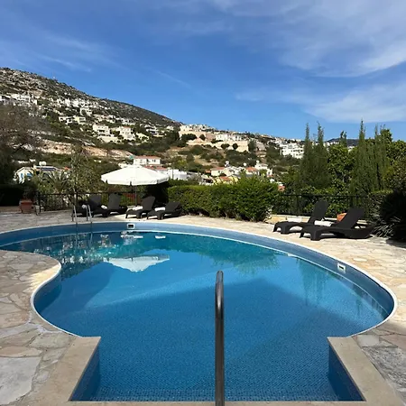 Luxury Villa Peyia